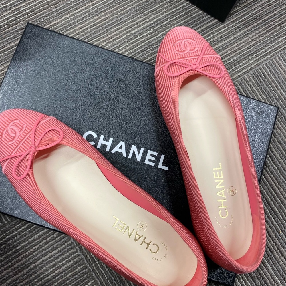 CHANEL Pink Quilted Ballet Flats never worn